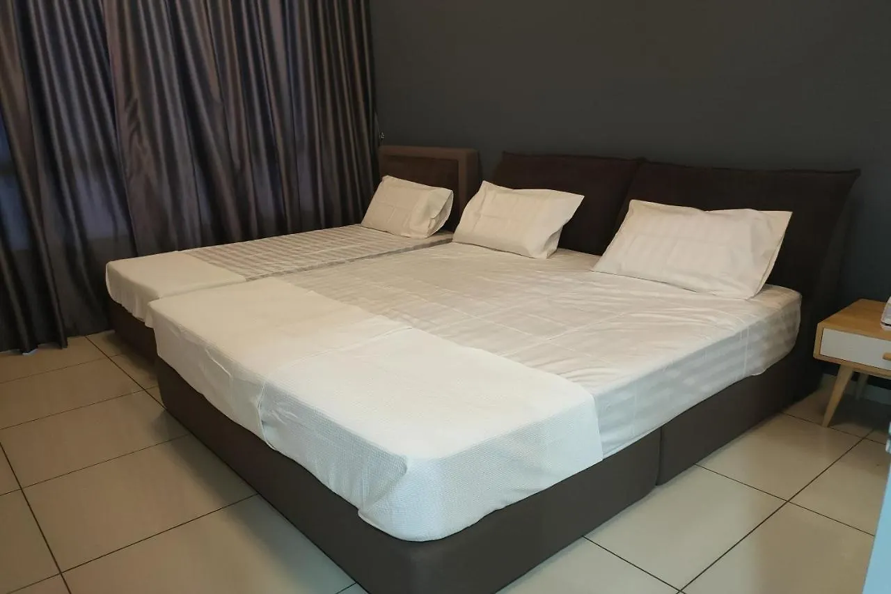 Oyo Home 90206 Parkland Residence Condominium Melaka